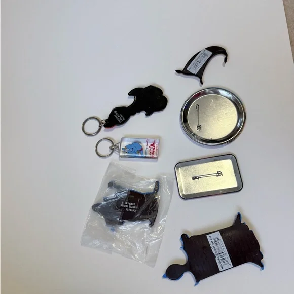 Vintage Disney Aladdin Cast Member Movie Release Bundle- Pins Keychains Magnets - Picture 11 of 12